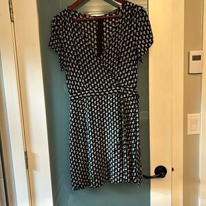 Back and white floral dress. Great condition. Size small.
